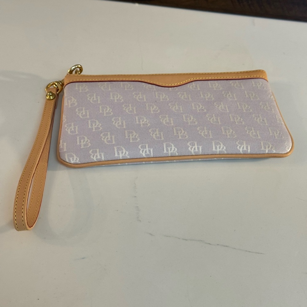 NWT DOONEY AND BOURKE LIGHT LAVENDER WRISTLET WITH LEATHER TRIM! - Picture 3 of 9